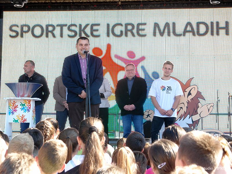 347715079dsc05464836998