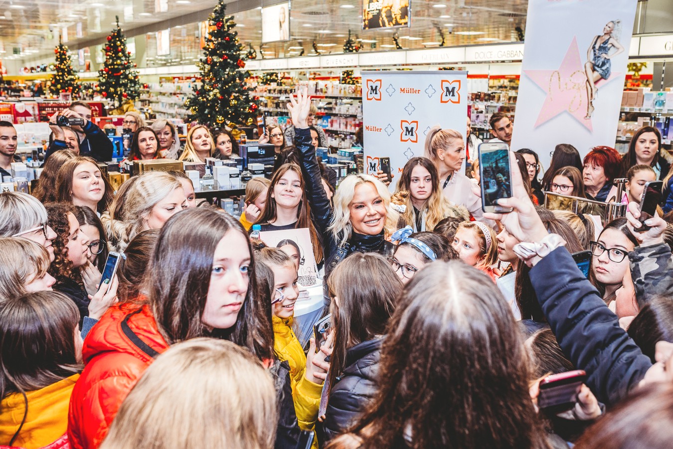 Maju Šuput u Galeriji Sjever dočekali brojni obožavatelji