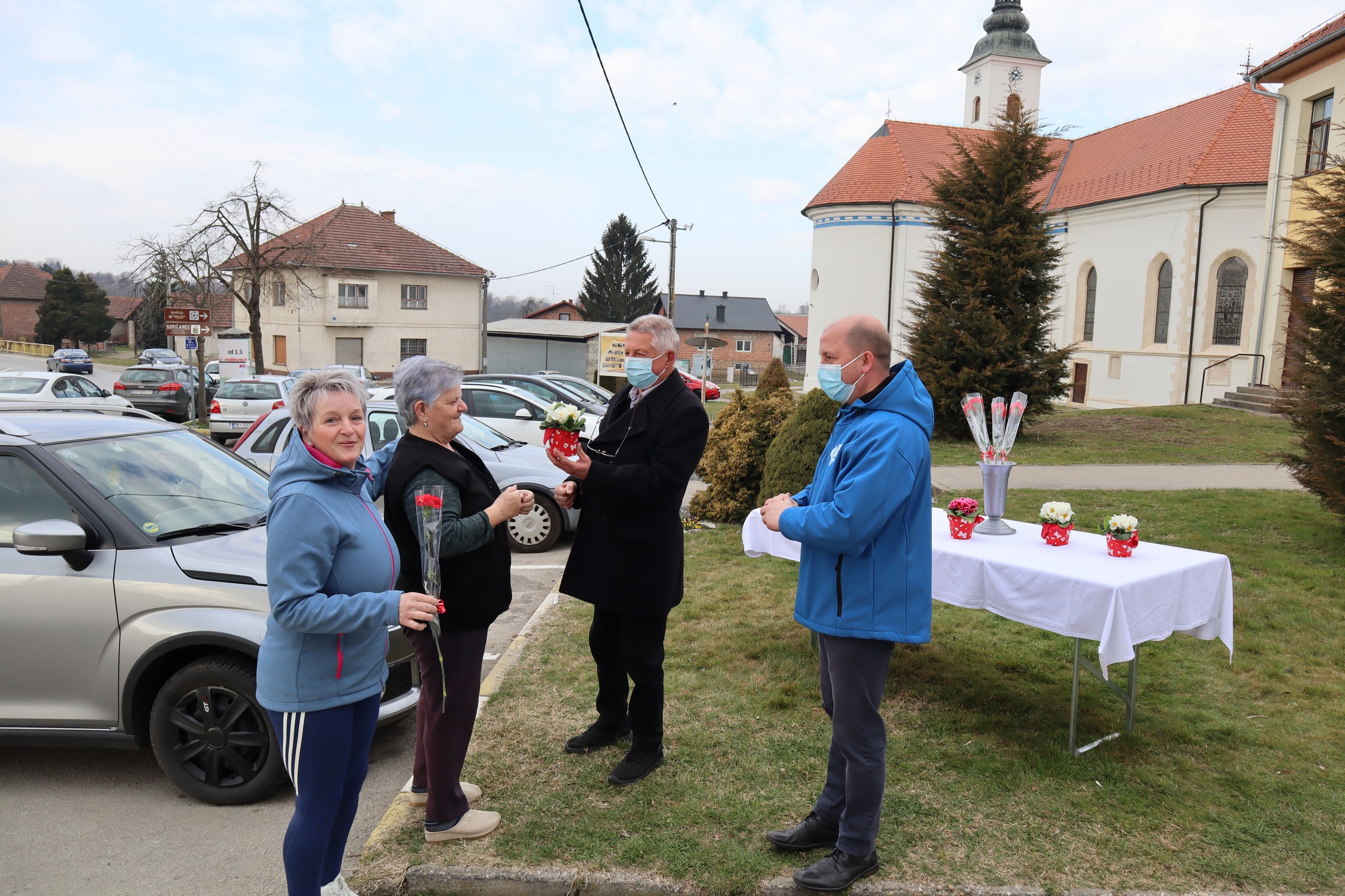 Karanfili i jaglaci za žene u centru Svetog Martina na Muri