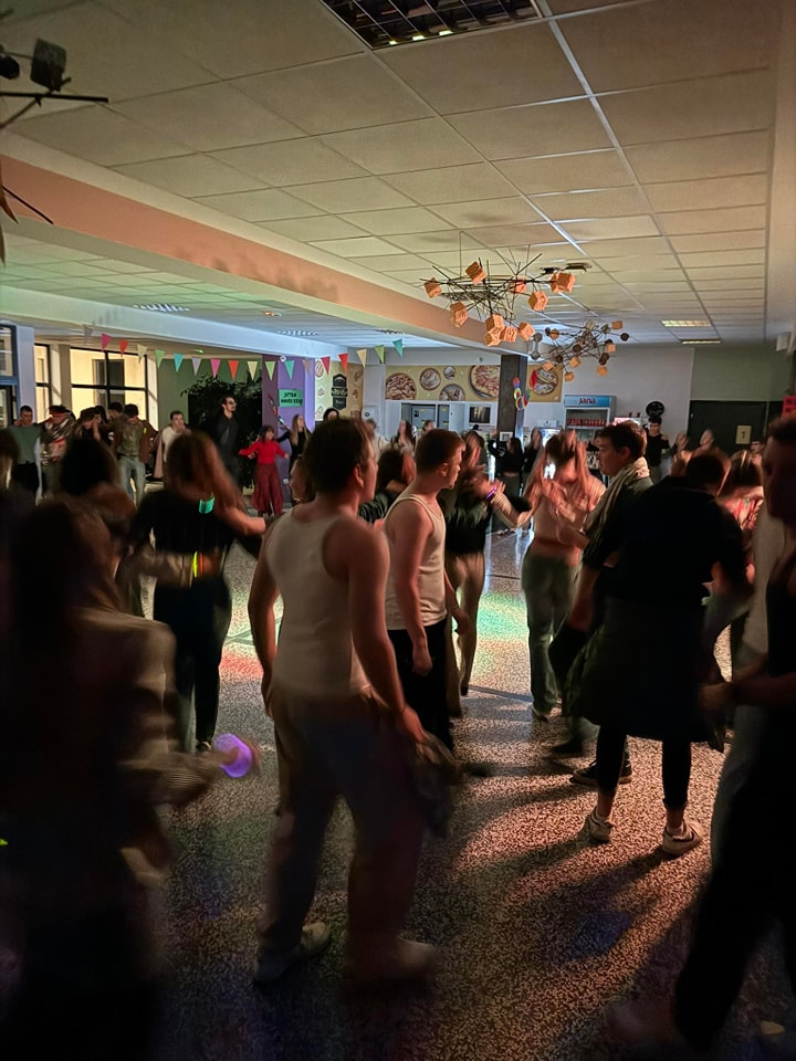 Gimnazijski Trash party