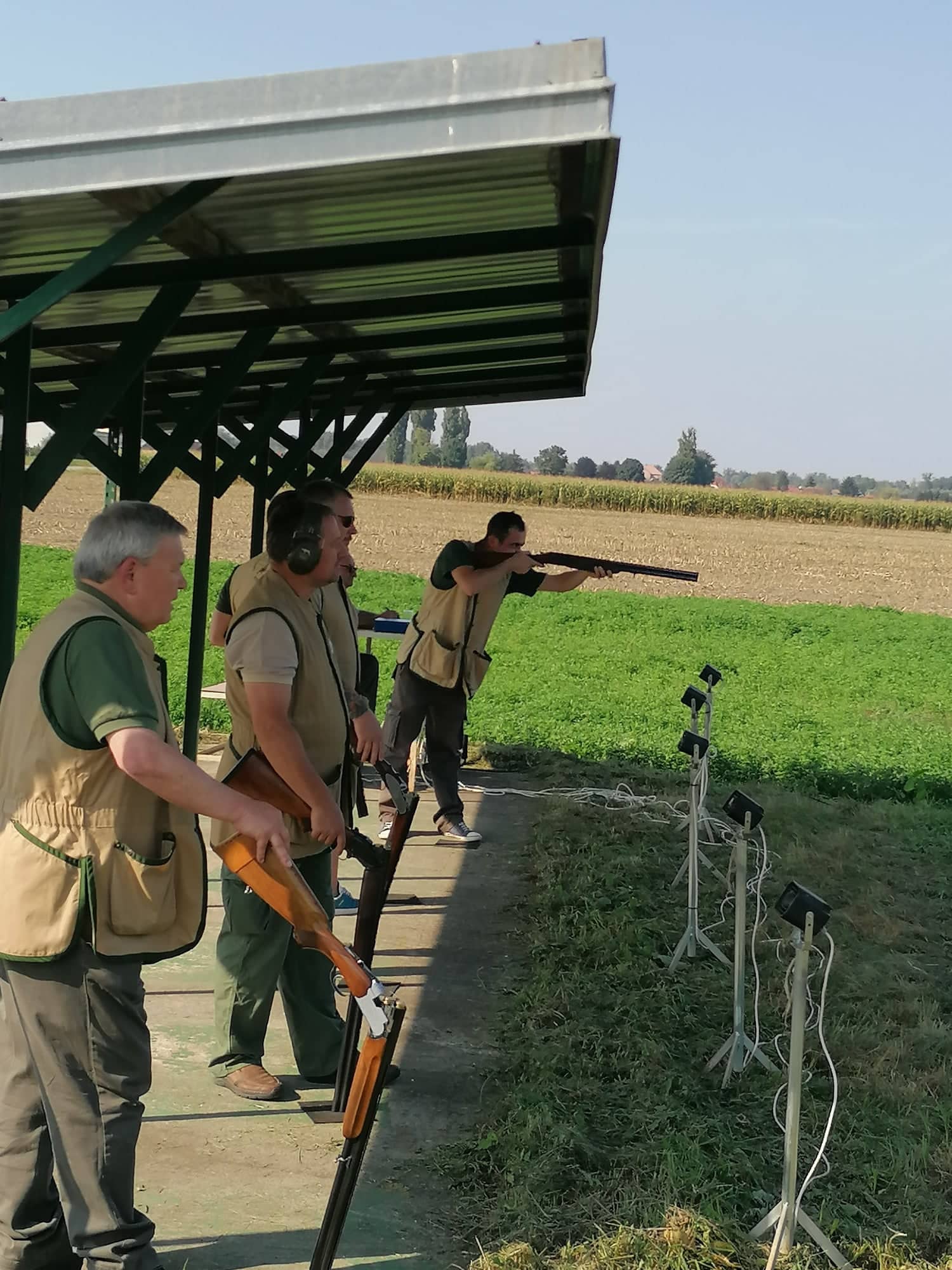 LOVAČKO DRUŠTVO JAREBICA Održano je društveno gađanje glinenih golubova