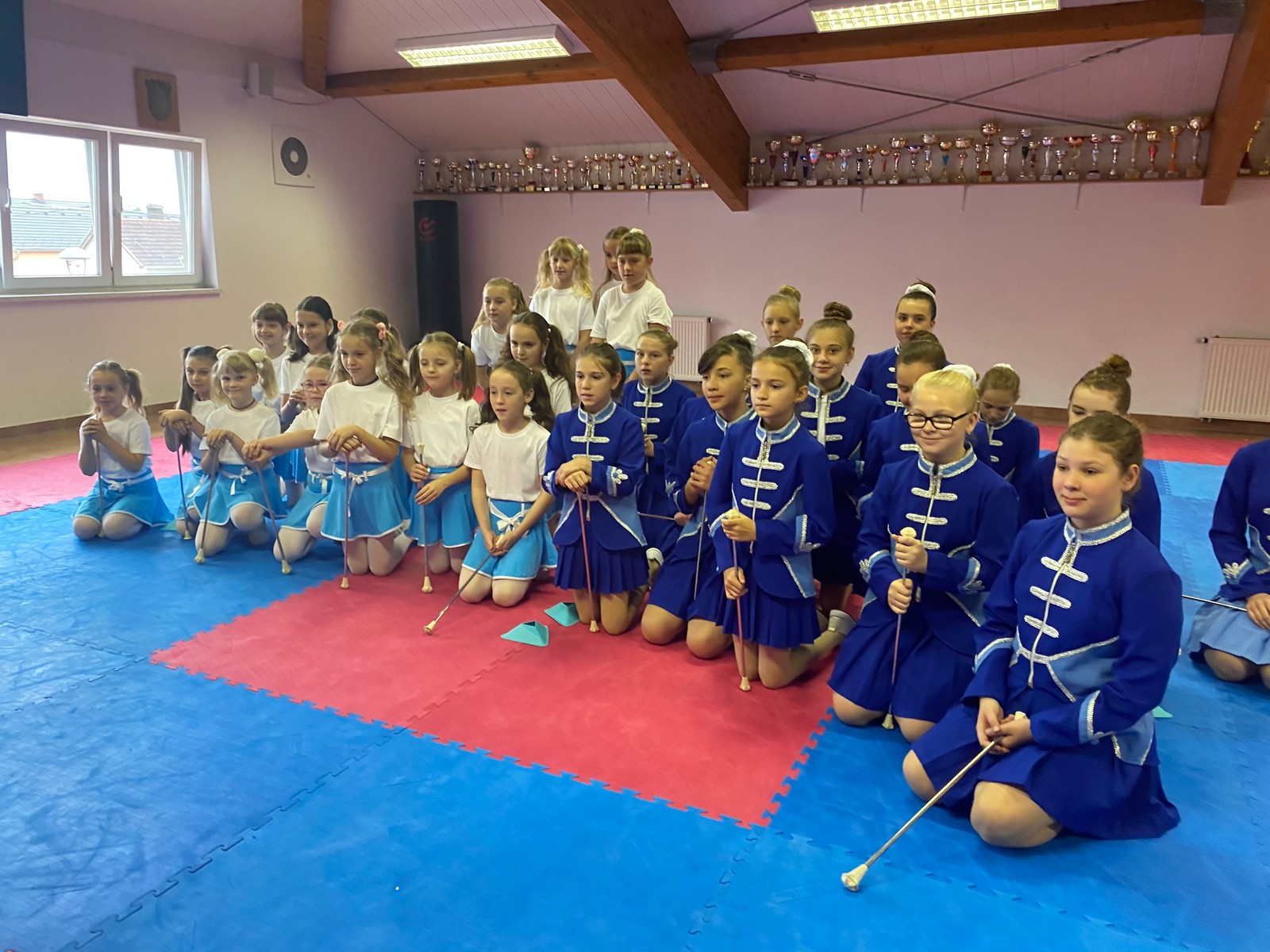 MAŽORETKINJE MALE SUBOTICE U novim uniformama do medalja!