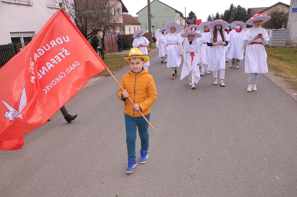 Vesela maskirana povorka zabavila Štefanec