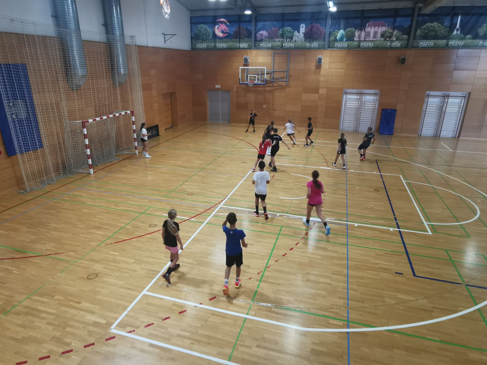 Veliki broj školaraca na kampovima iz kuglanja i rukometa