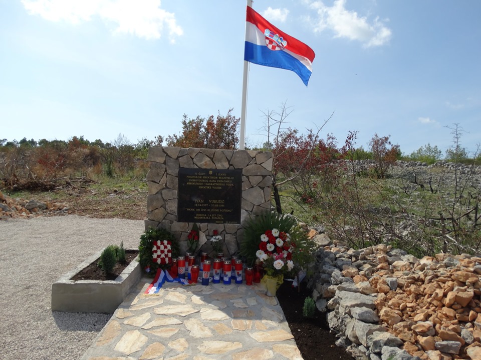 U Vodičkom zaleđu otkriven spomenik zapovjedniku Ivanu Vurušiću