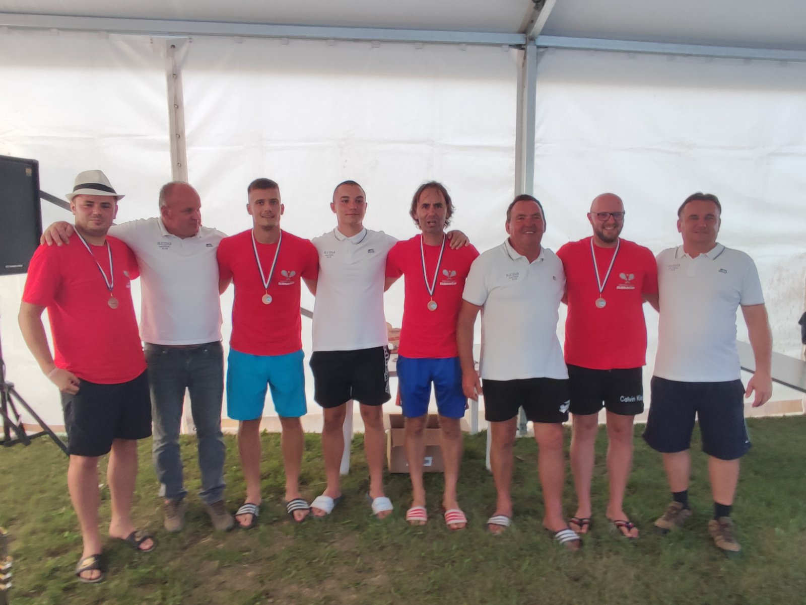 FOTO Pobjednici natjecanja u ekipnom veslanju dravskim čamcima su ekipe ‘Royal transport’ i ‘Fljojsarice’ FOTO Pobjednici natjecanja u ekipnom veslanju dravskim čamcima su ekipe ‘Royal transport’ i ‘Fljojsarice’