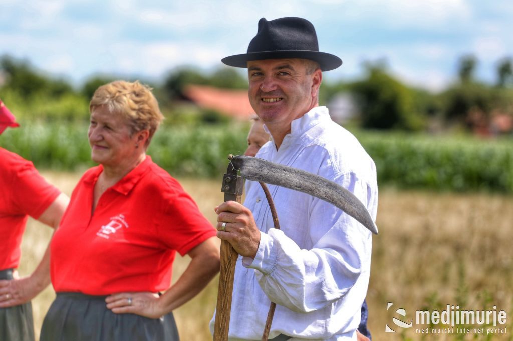 1961990410212312050933366105634