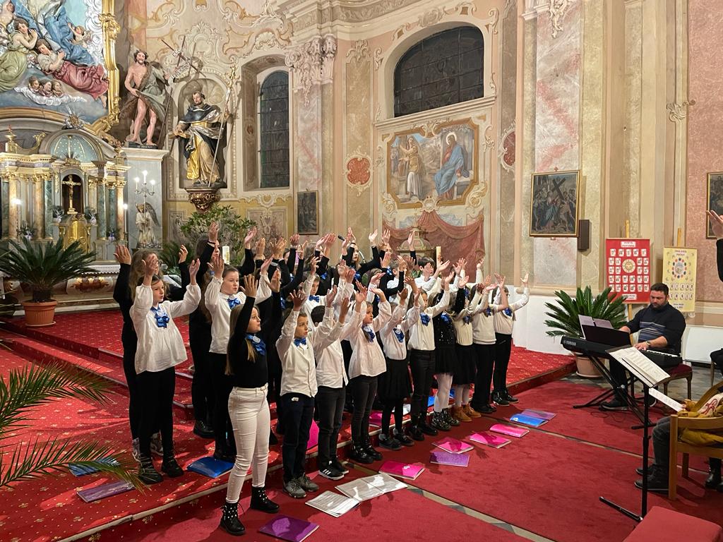 SVETA MARIJA U humanitarne svrhe pjesmom