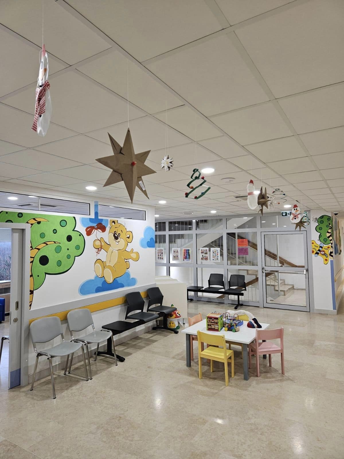 VRIJEME JE DARIVANJA Vrtićarci čakovečkoj pedijatriji darovali plišance za bolesnu djecu