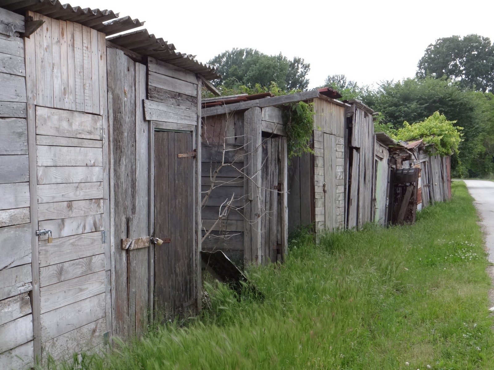 FOTO Željeznička postaja koja to nije: Vandalizam nad zapuštenom željezničkom postajom Donji Mihaljevec FOTO Željeznička postaja koja to nije: Vandalizam nad zapuštenom željezničkom postajom Donji Mihaljevec