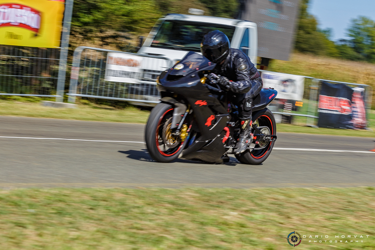 Utrka ubrzanja s motociklima u Goričanu