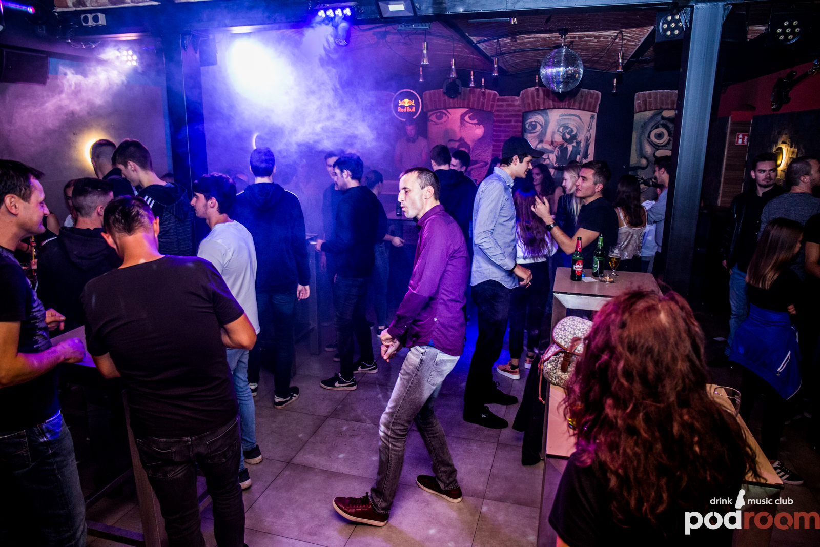 Podroom clubbing – DJ Yakka