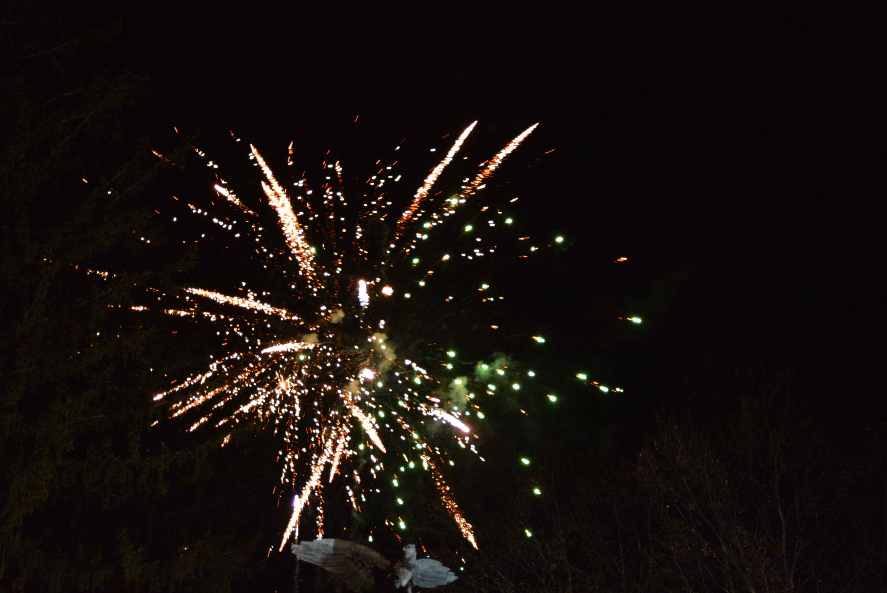 FOTO/VIDEO Čakovec veselo proslavio dolazak 2024. uz ritam ‘Noćne smjene’ i puni trg