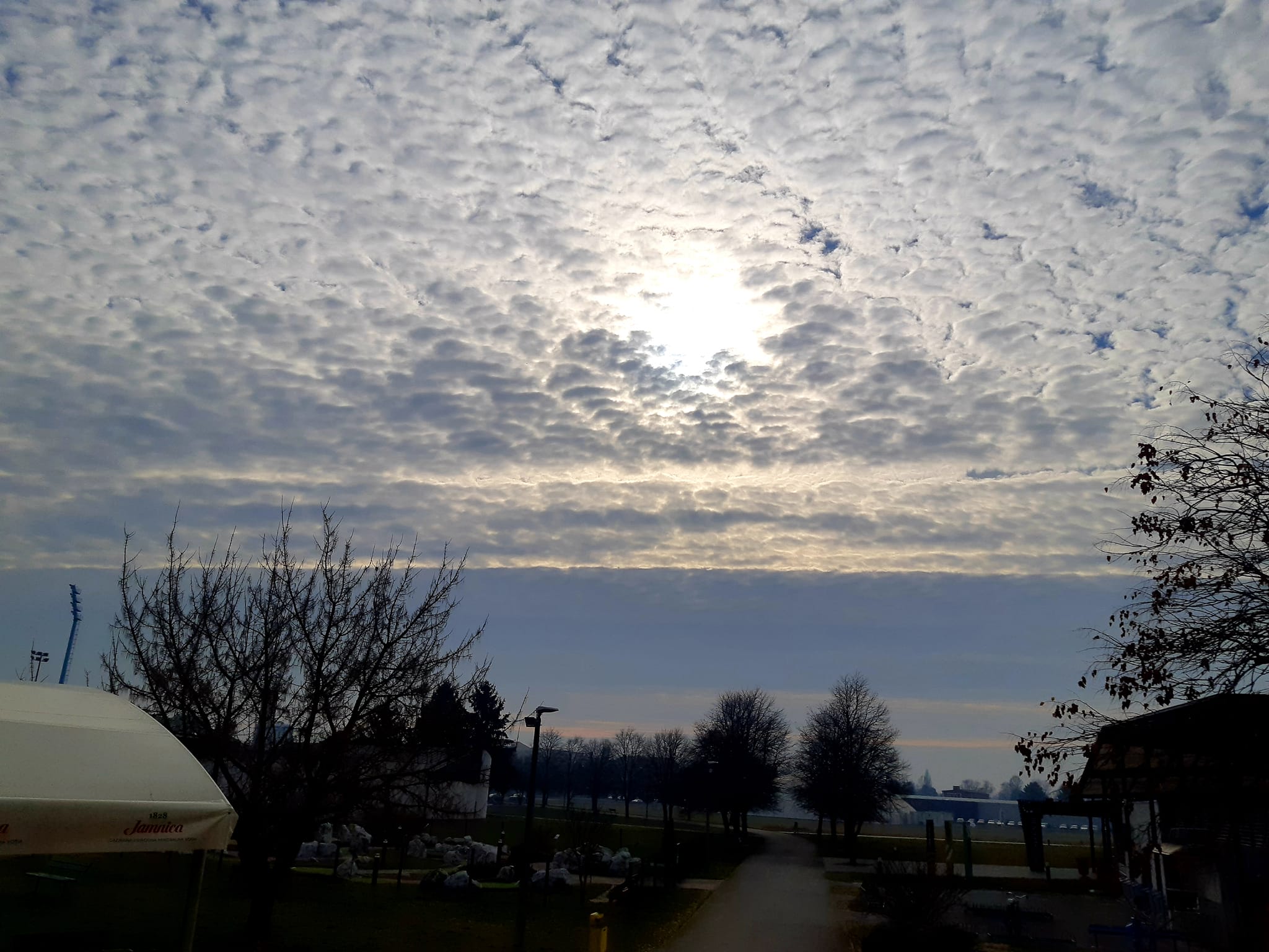 LOVAC NA CHEMTRAILSE Damir Toplek: ‘Kad je zalazak sunca iznimno crven truju nas teškim metalima’ LOVAC NA CHEMTRAILSE Damir Toplek: ‘Kad je zalazak sunca iznimno crven truju nas teškim metalima’