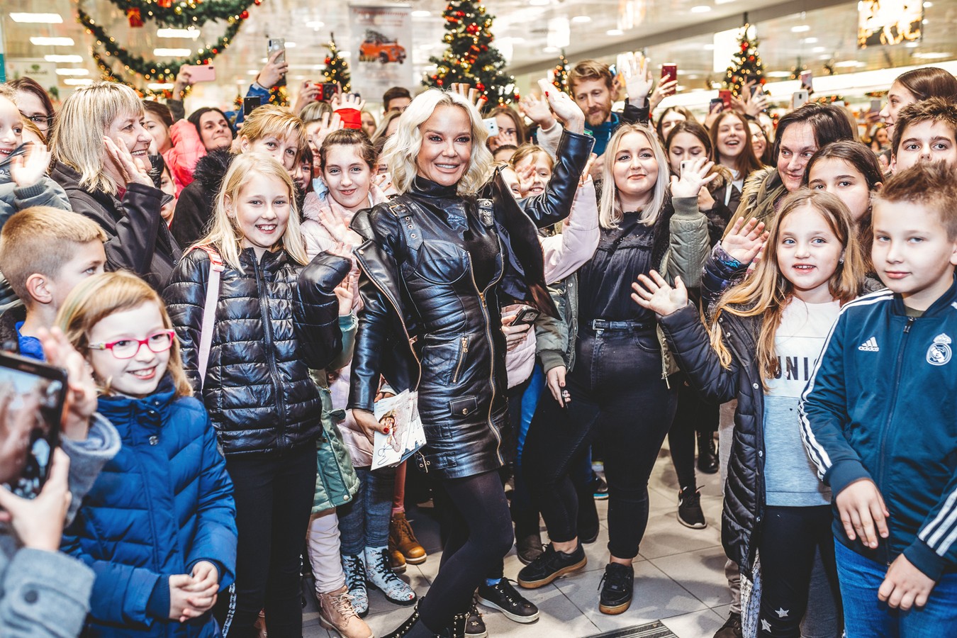 Maju Šuput u Galeriji Sjever dočekali brojni obožavatelji