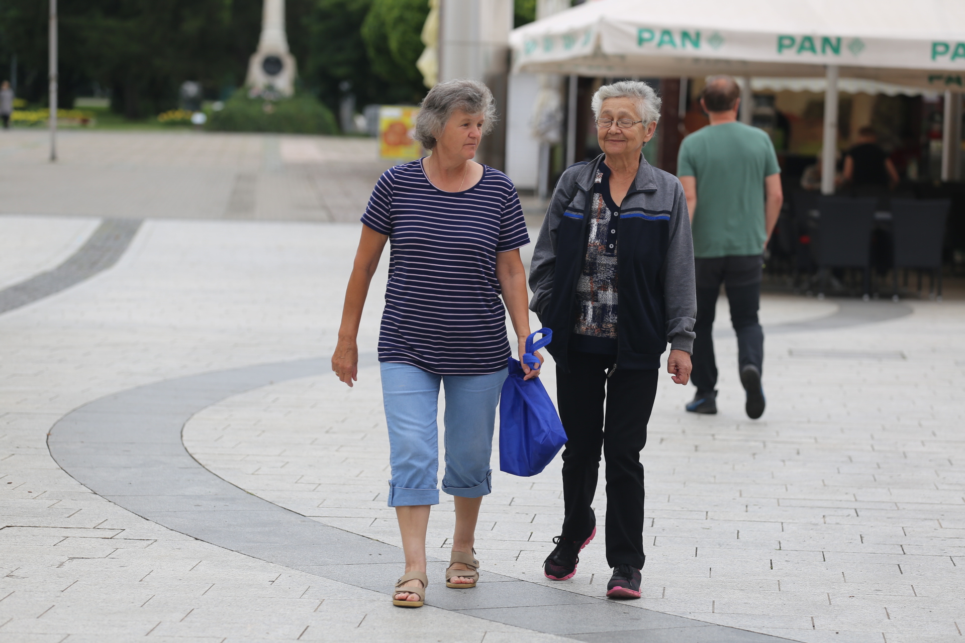 KLIKOM PO ČAKOVCU Ni tmurno vrijeme ne može spriječiti odlično ljetno raspoloženje u centru grada KLIKOM PO ČAKOVCU Ni tmurno vrijeme ne može spriječiti odlično ljetno raspoloženje u centru grada