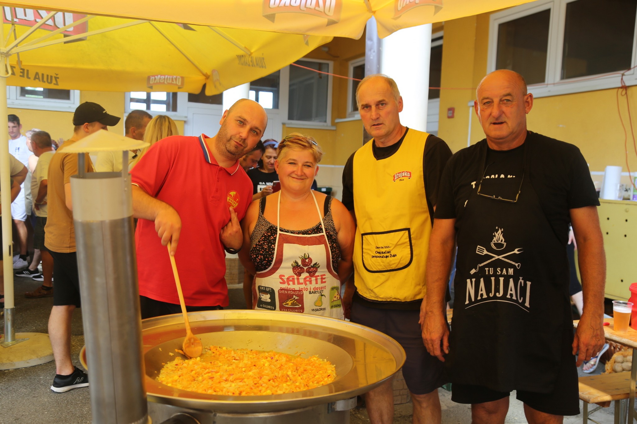 Miris ‘grofovske kotlovine’ u subotu se širio Pribislavcem