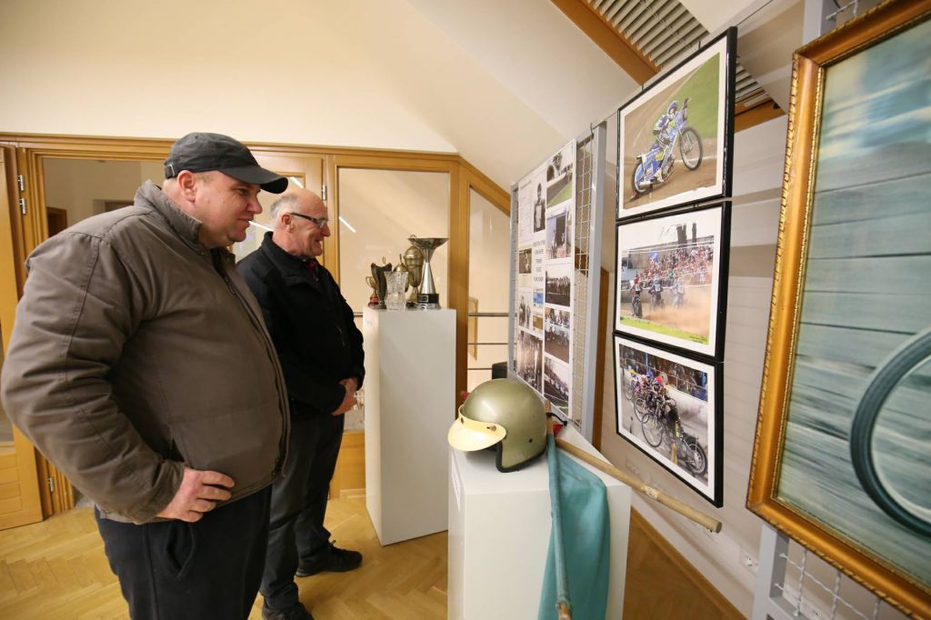 2733513310214090653677323940658