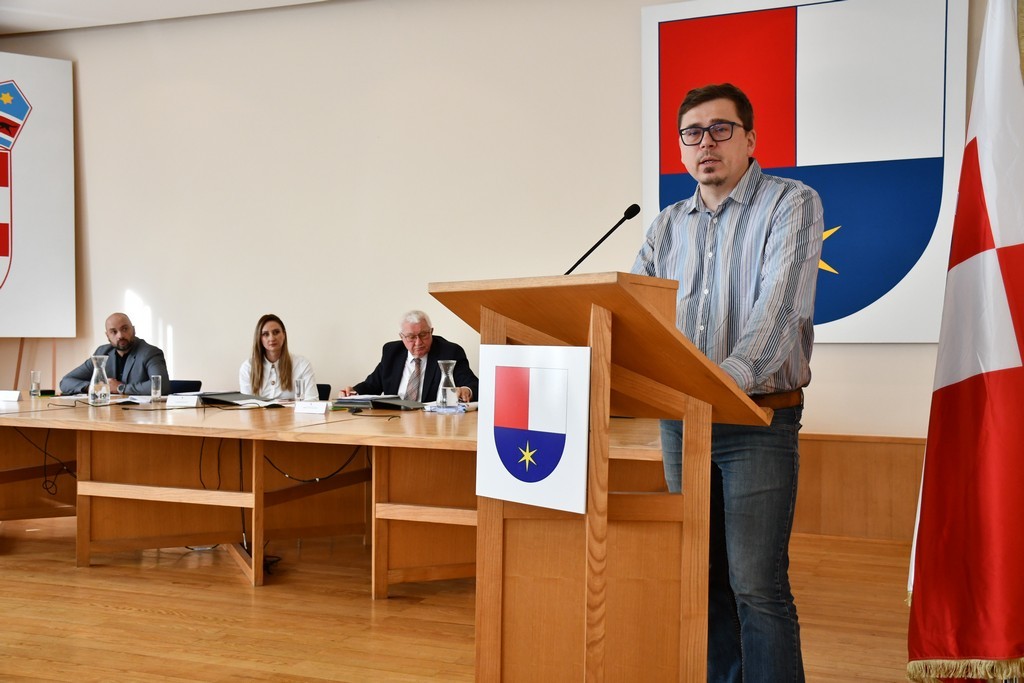 CENTRALIZACIJA BOLNICA Međimurska županija traži ocjenu ustavnosti zakona kojima osnivačka prava nad bolnicama preuzima država CENTRALIZACIJA BOLNICA Međimurska županija traži ocjenu ustavnosti zakona kojima osnivačka prava nad bolnicama preuzima država