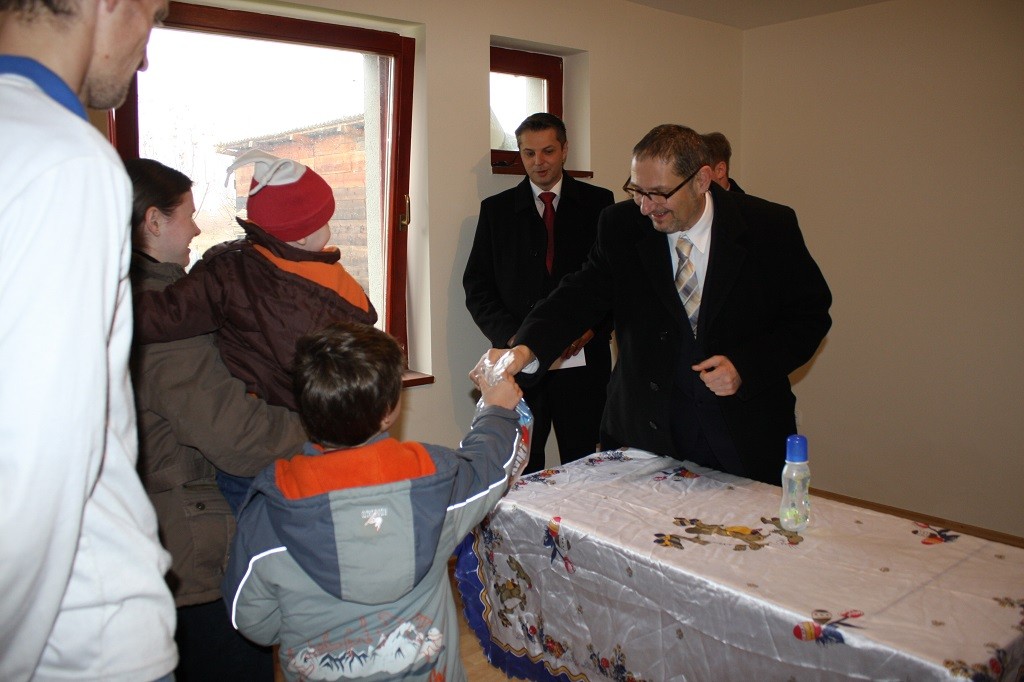 img8856167931