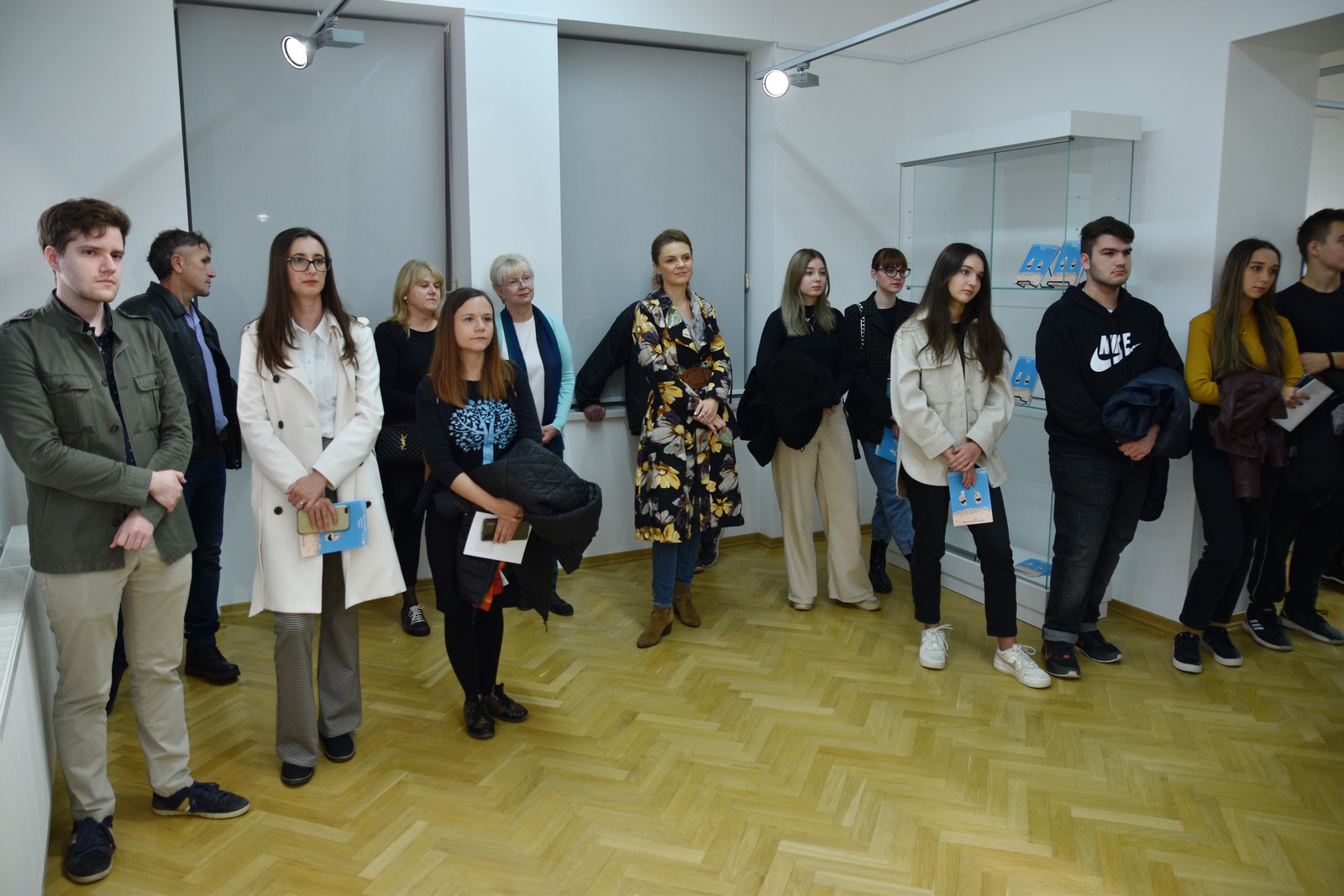 PRELOG Otvorena samostalna izložba ‘Godišnji’ akademske umjetnice Marine Ćorić