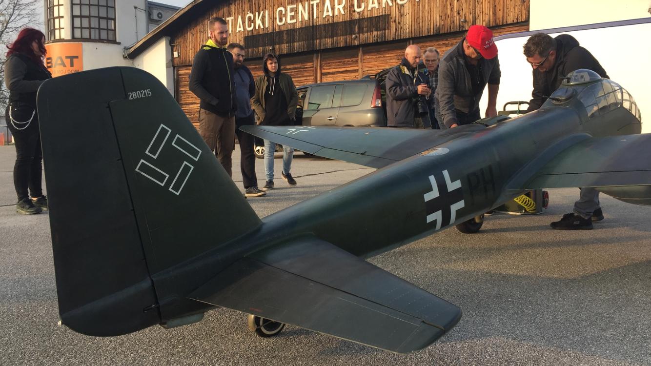 Njemački bombarder iz Drugog svjetskog rata na nebu iznad Čakovca