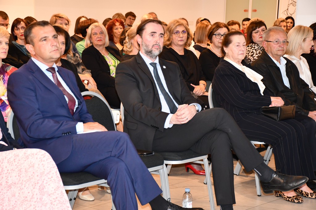 SVEČANOST Pet desetljeća rada Odjela anesteziologije, reanimatologije i intenzivne medicine SVEČANOST Pet desetljeća rada Odjela anesteziologije, reanimatologije i intenzivne medicine