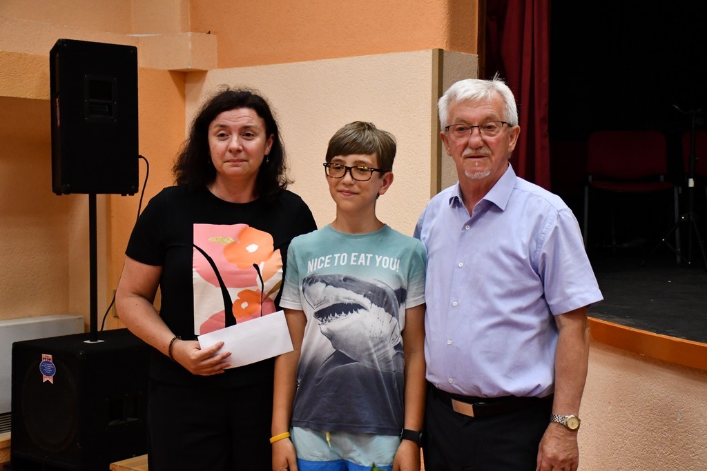 PRIJEM UČENIKA Učenici Osnovne škole Belica, sudionici županijskih i državnih natjecanja, na prijemu kod načelnika Taradija PRIJEM UČENIKA Učenici Osnovne škole Belica, sudionici županijskih i državnih natjecanja, na prijemu kod načelnika Taradija