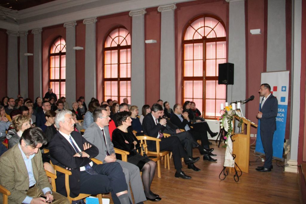 2963409610214619580860172132165