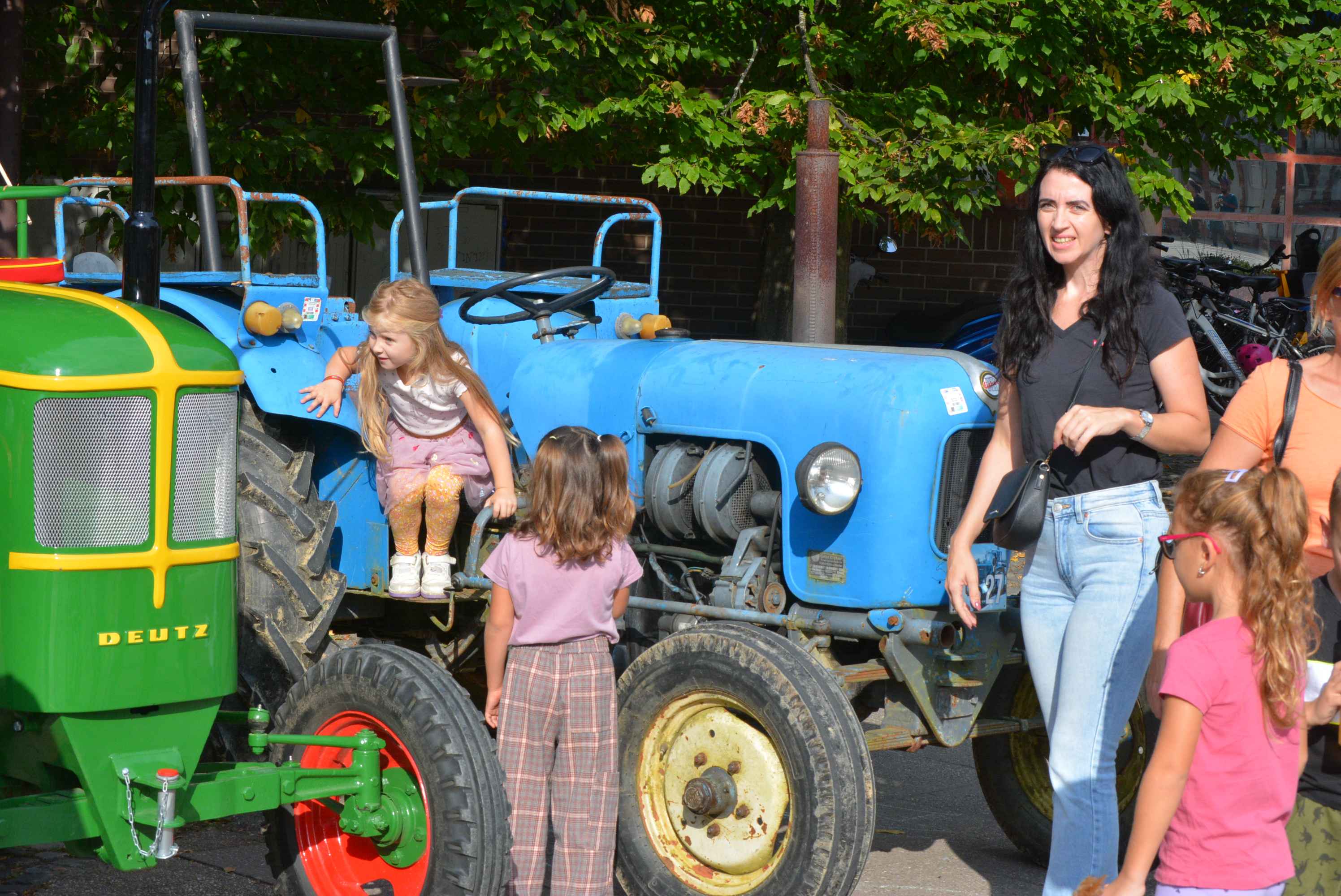 FOTO I VIDEO Putovanje kroz vremensku kapsulu na izložbi starih traktora i strojeva u sklopu manifestacije ‘Jesen u Čakovcu 2023.’