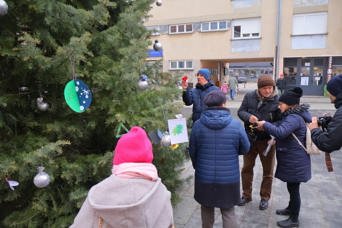 VELIKO SRCE Za više od 40 djece slabijeg imovinskog stanja ove će se godine ostvariti božićne želje