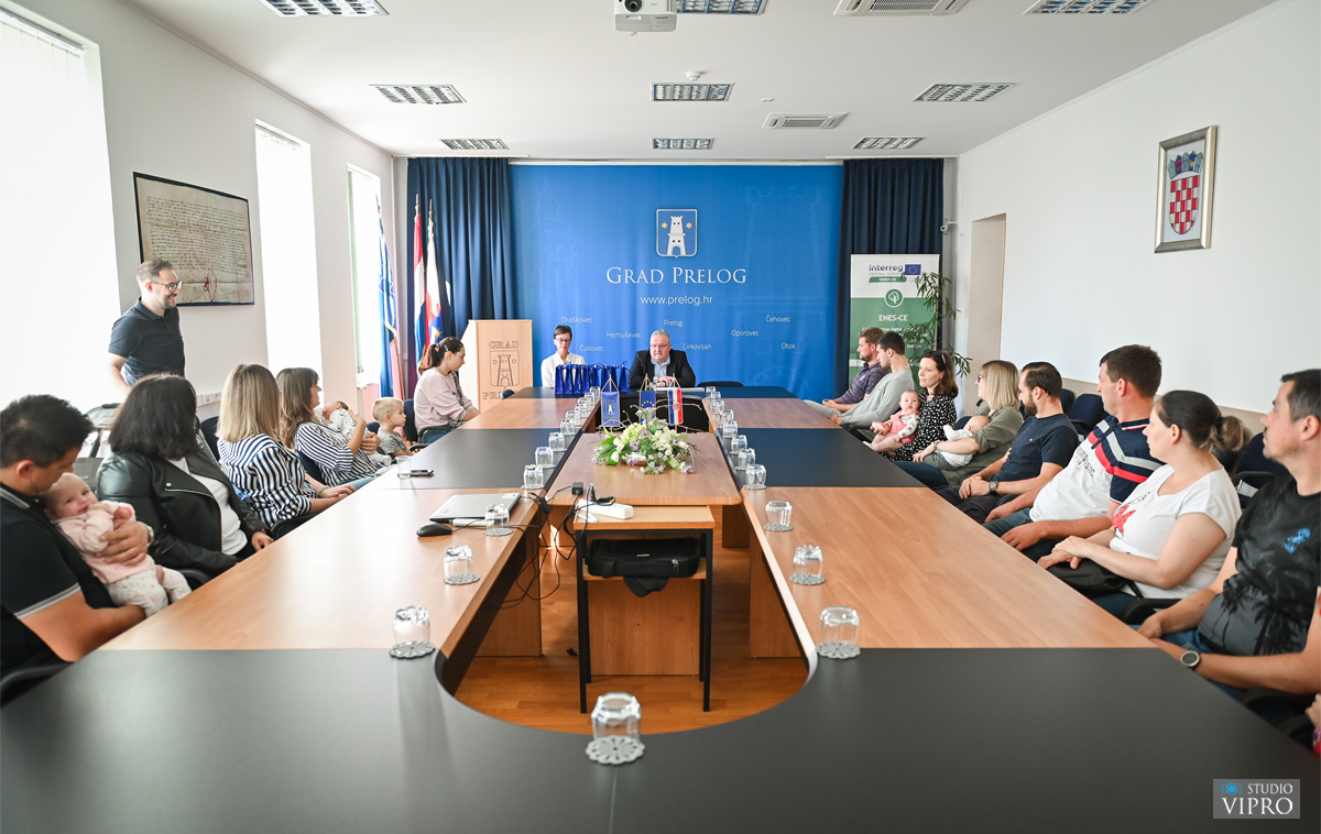 PRELOG Treći puta ove godine podijeljene jednokratne naknade za novorođenčad