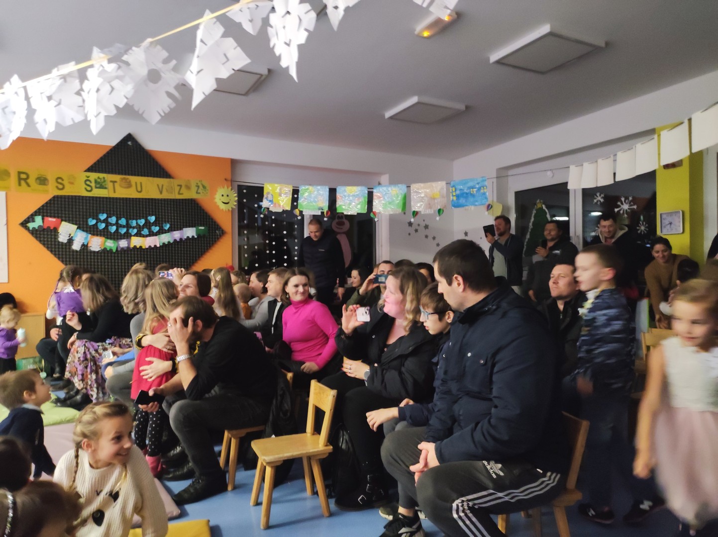 Božićne predstave i druženje s roditeljima u dječjem vrtiću ‘Pahuljica’