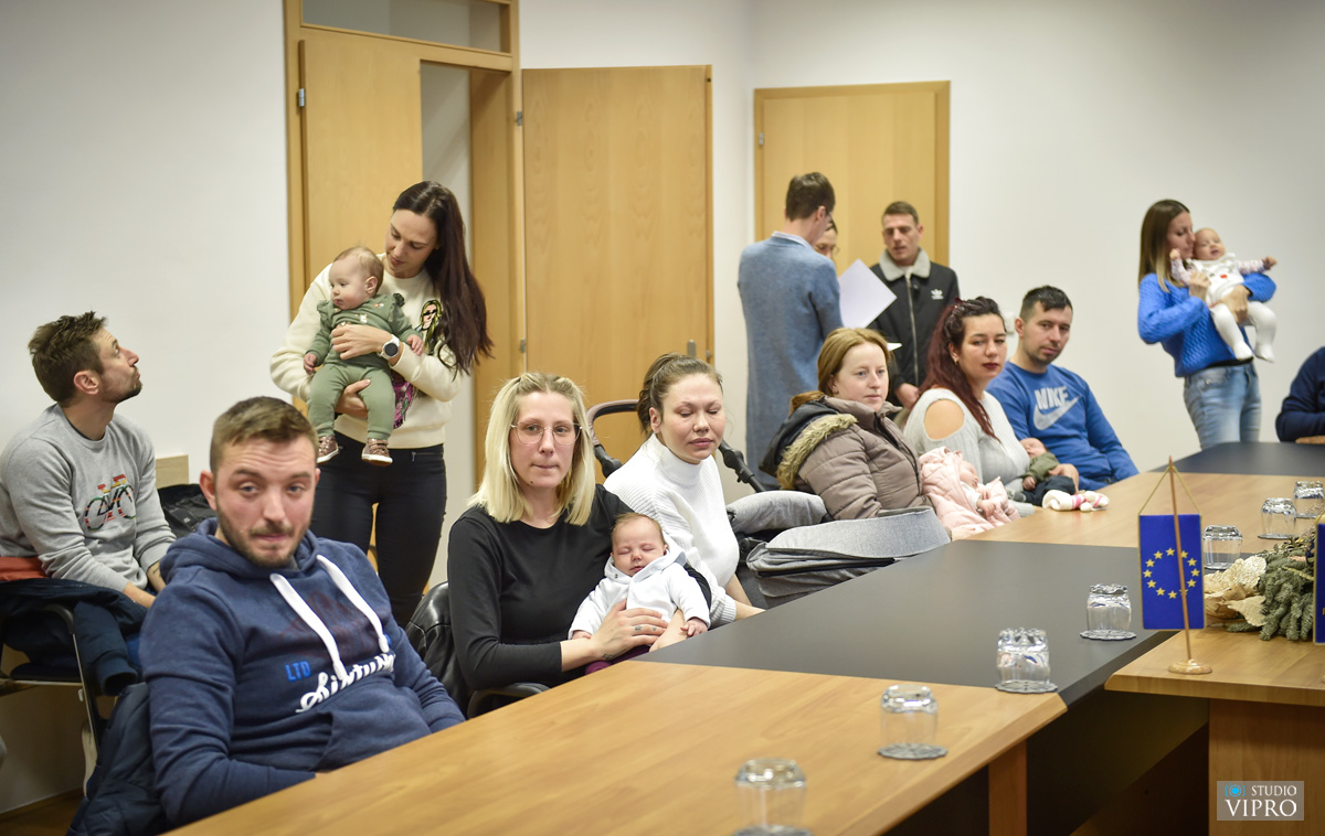 BEBE KOD GRADONAČELNIKA KOLAREKA Podijeljene 22 naknade za novorođeno dijete u obitelji
