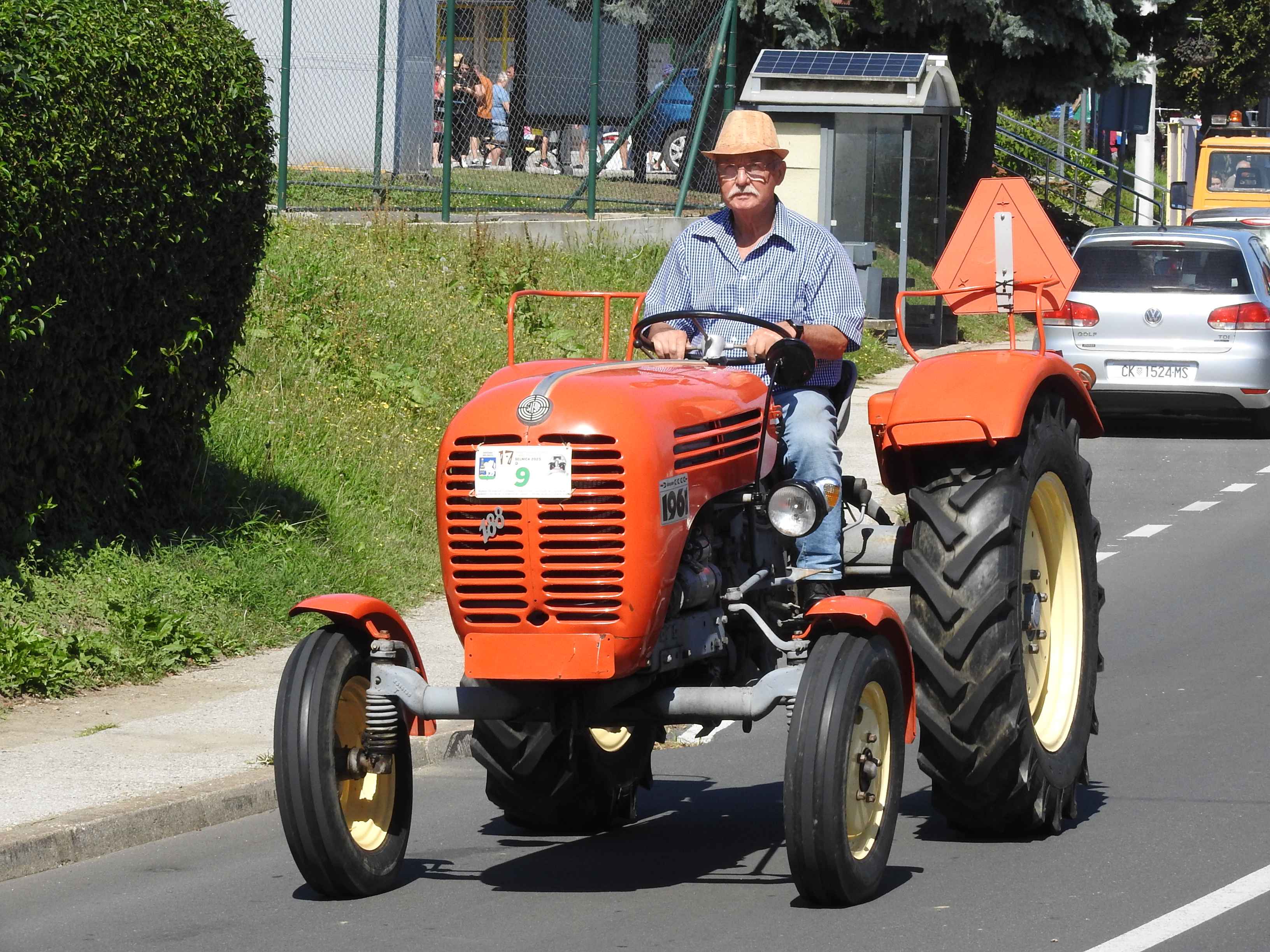 SELNICA Pogledajte kako je bilo na 17. susretu starih traktora