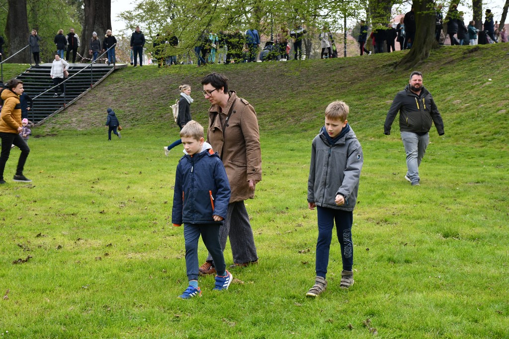 VIDEO I FOTO Potraga za uskrsnim jajima u Perivoj Zrinskih privukla mnoštvo mališana