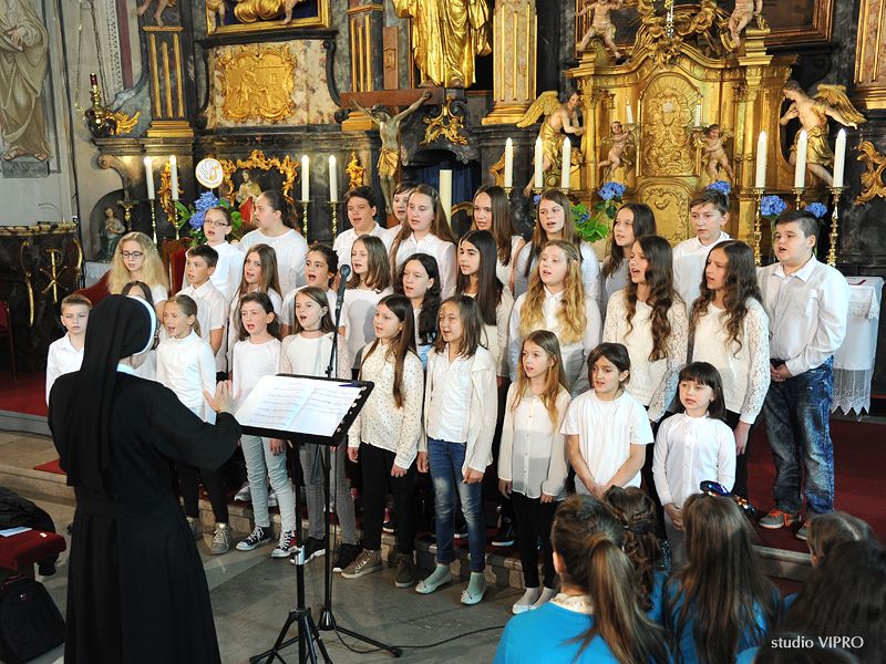 349615200dsc0759896100