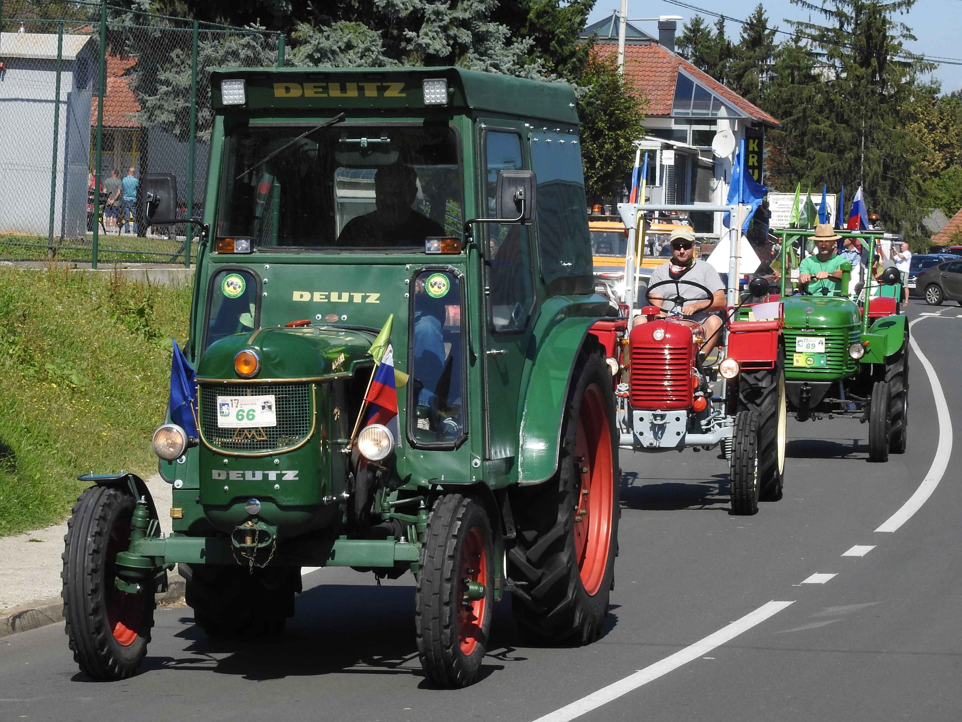 SELNICA Pogledajte kako je bilo na 17. susretu starih traktora