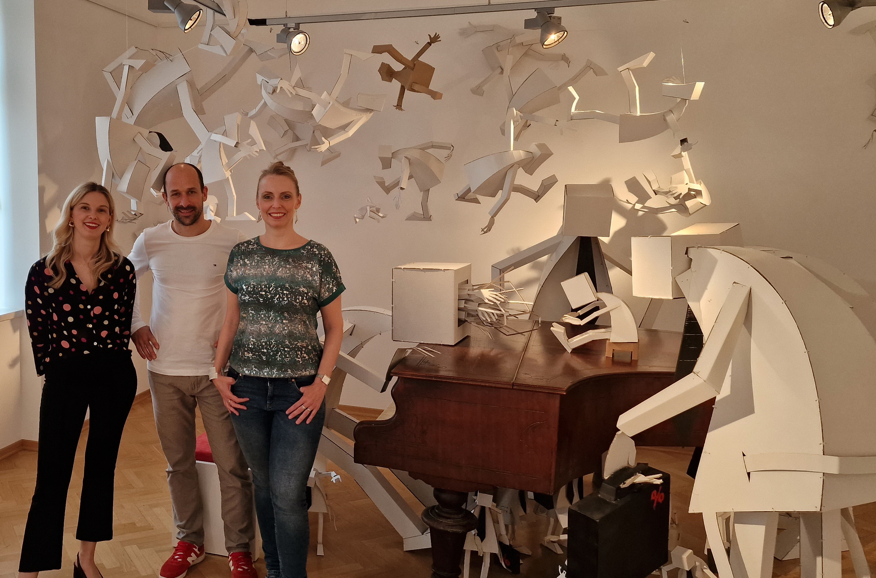 PRELOG Otvorena samostalna izložba ‘Papirnata energija’ akademskog umjetnika Marka Zubaka PRELOG Otvorena samostalna izložba ‘Papirnata energija’ akademskog umjetnika Marka Zubaka