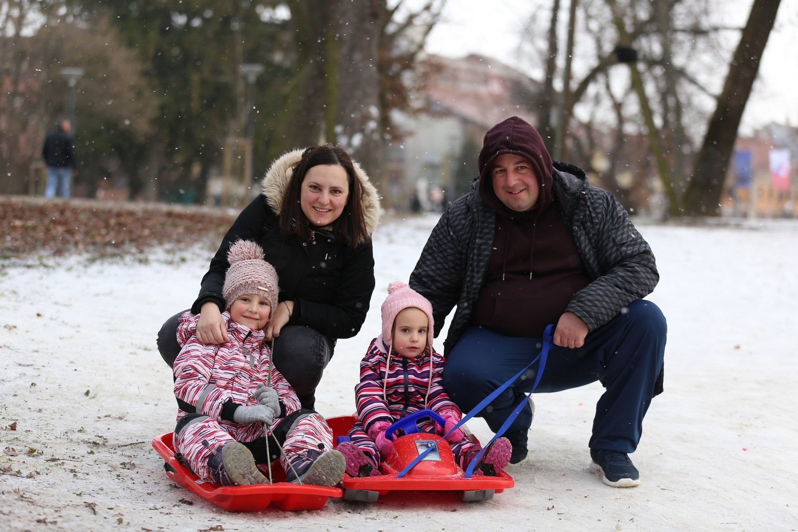VIDEO I FOTO Sanjkanje je hit u Čakovcu! Mališani i roditelji uživaju u snijegu u Perivoju Zrinskih VIDEO I FOTO Sanjkanje je hit u Čakovcu! Mališani i roditelji uživaju u snijegu u Perivoju Zrinskih