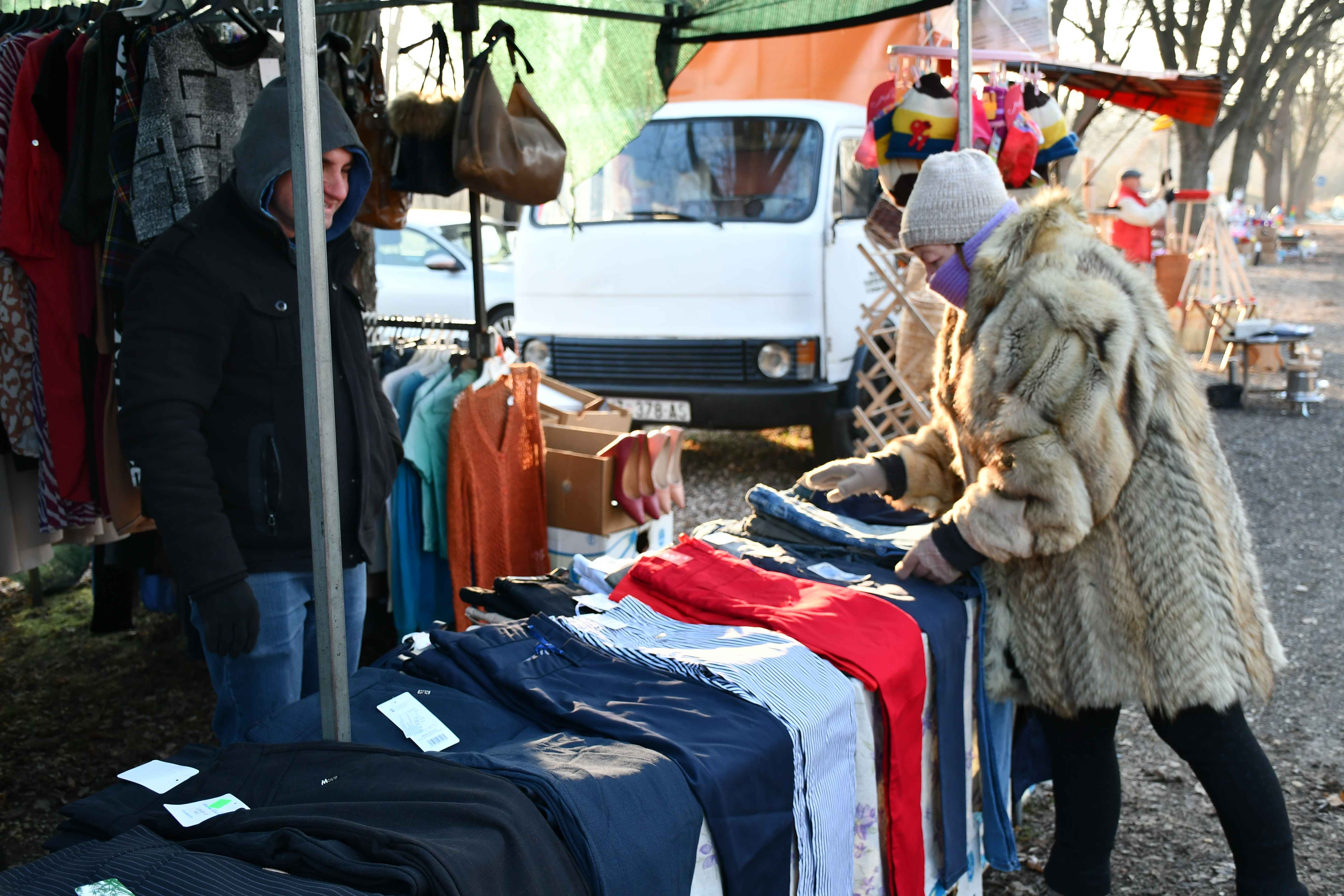 ZUBATO SUNCE Bogata ponuda voća i povrća na čakovečkom sajmu, a zaigrao se i šah!