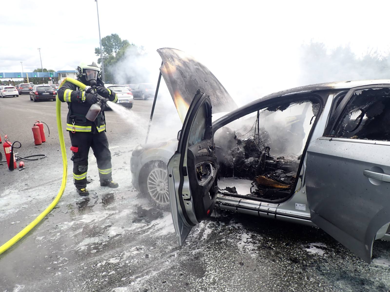 Požar auta na autocesti A4