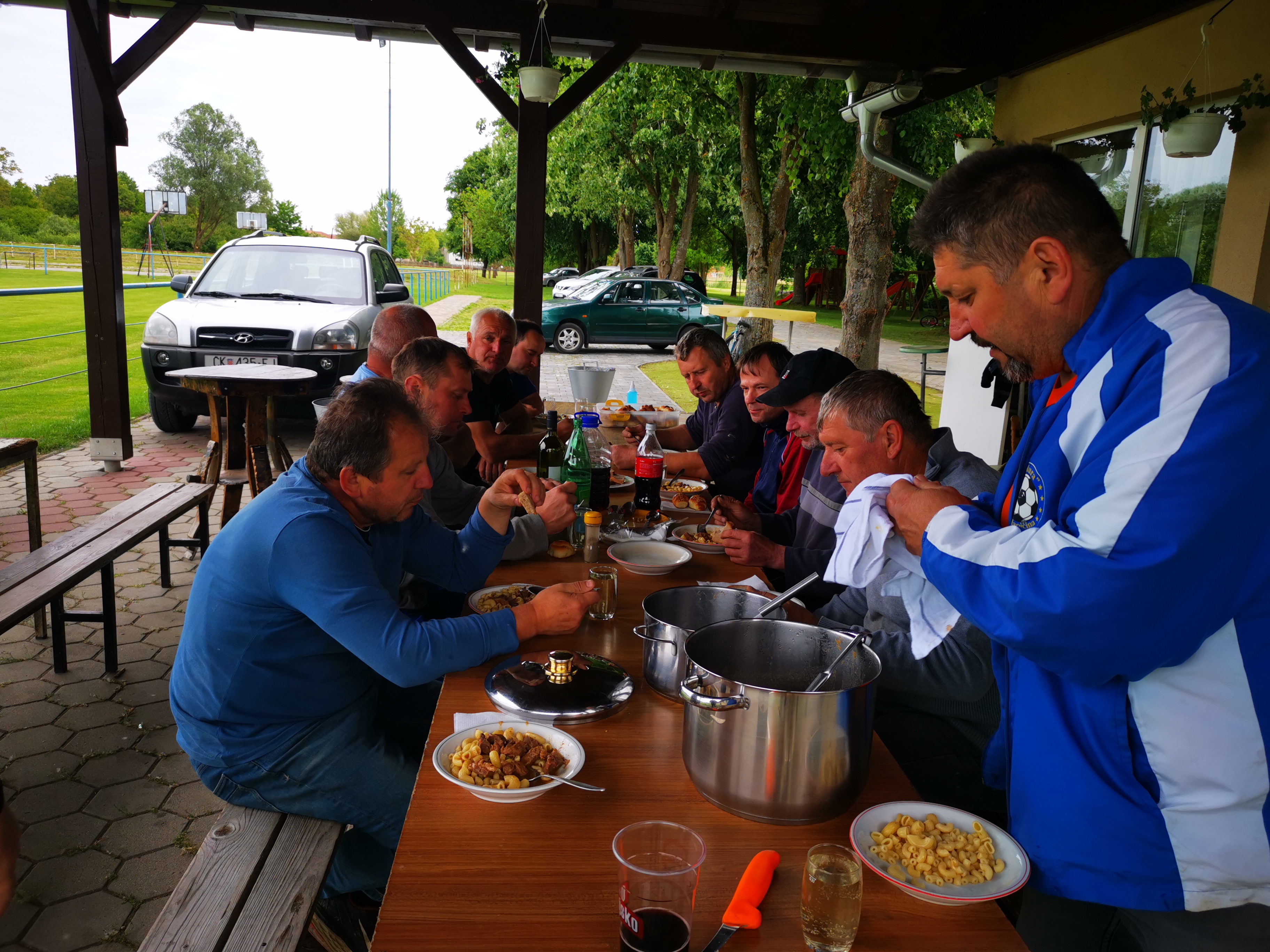 I HLAPIČINA SE BUDI Vrijedni Hlapičanci Dan državnosti odlučili provesti radno
