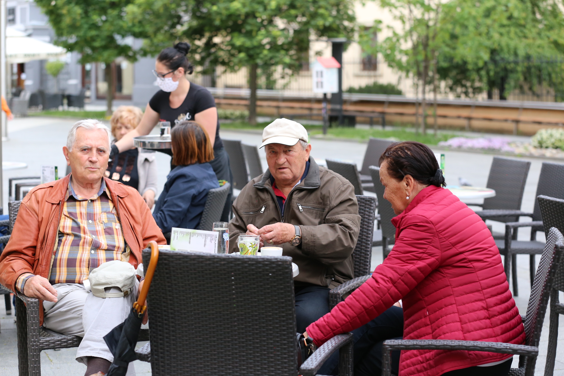 U Čakovcu ponovno otvoreni kafići – ispijanje kave u centru grada