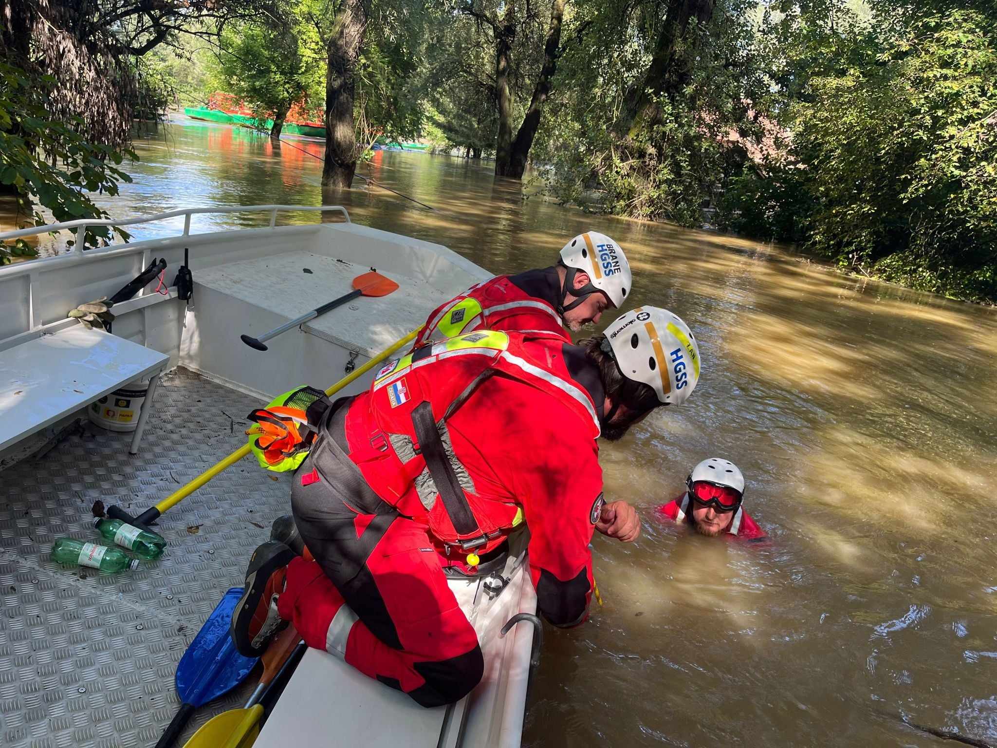 OD JUTRA NA TERENU Bespilotnom letjelicom pregledavali skelu i osjetljiva područja