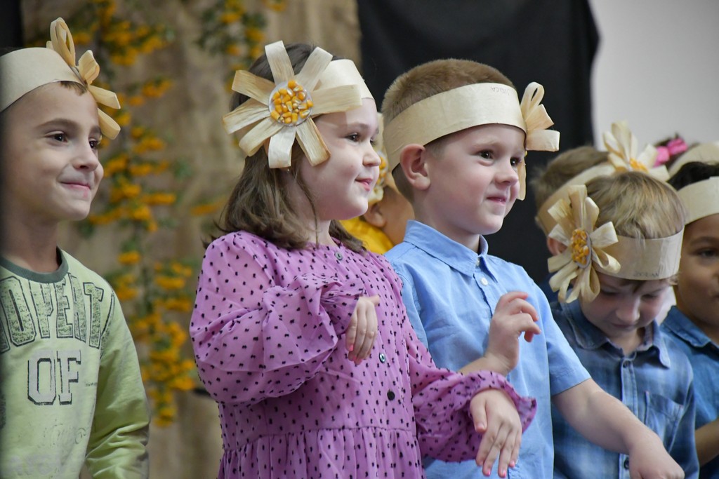 PROSLAVA JESENI Brojni zaljubljenici u kulturnu baštinu i tradiciju našega kraja okupili se na Danima zahvalnosti za plodove zemlje PROSLAVA JESENI Brojni zaljubljenici u kulturnu baštinu i tradiciju našega kraja okupili se na Danima zahvalnosti za plodove zemlje