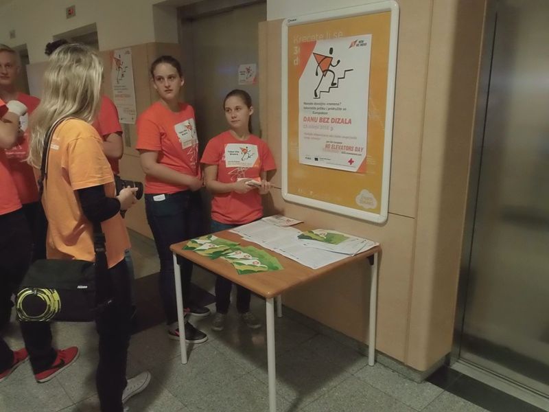 ucenicisrednjeskolecakovecuholu