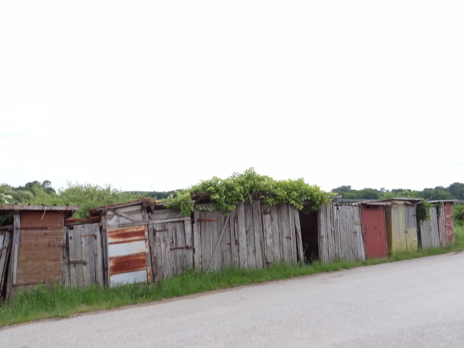 FOTO Željeznička postaja koja to nije: Vandalizam nad zapuštenom željezničkom postajom Donji Mihaljevec FOTO Željeznička postaja koja to nije: Vandalizam nad zapuštenom željezničkom postajom Donji Mihaljevec