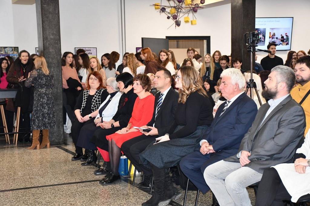 NAJVOLONTERI 2022. Nagrađeni Marta Markač i Grupa za učenje i volonterske aktivnosti Gimnazije Josipa Slavenskog