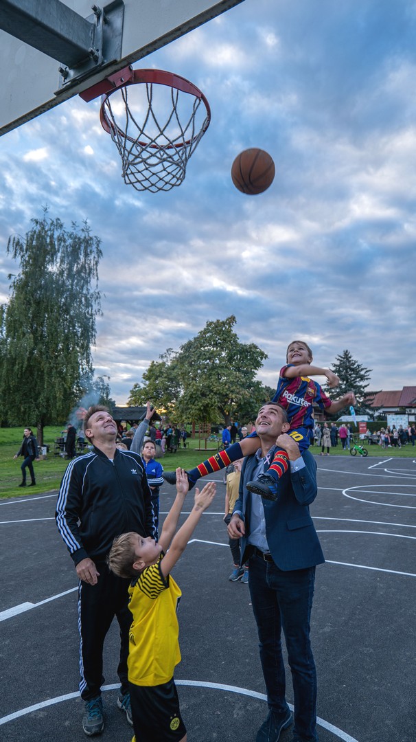 Župan Posavec i načelnik Meglić svečano otvorili obnovljeno košarkaško igralište u Šenkovcu Župan Posavec i načelnik Meglić svečano otvorili obnovljeno košarkaško igralište u Šenkovcu